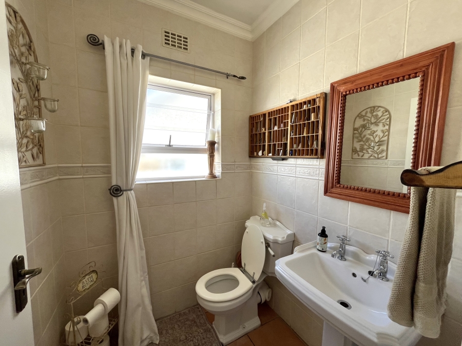 6 Bedroom Property for Sale in Zevendal Western Cape